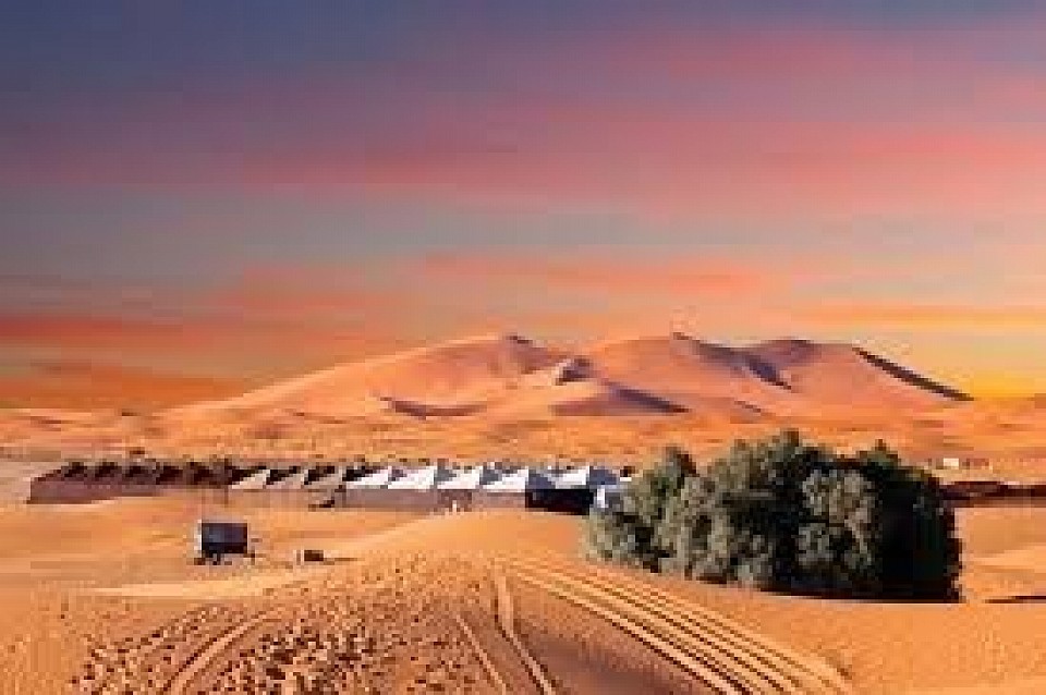 Un circuit de 3 jours et 2 nuits de Marrakech à Zagora, c'est une aventure au cœur du désert ! 🌴 Vous allez explorer les dunes de sable, les oasis verdoyantes et les kasbahs historiques du sud marocain.  *Jour 1 : Marrakech → Aït Ben Haddou → Ouarzazate*  - Départ de Marrakech le matin, direction les montagnes du Haut Atlas - Visite de la Kasbah Ait Ben Haddou, classée au patrimoine mondial de l'UNESCO - Continuation vers Ouarzazate, la 